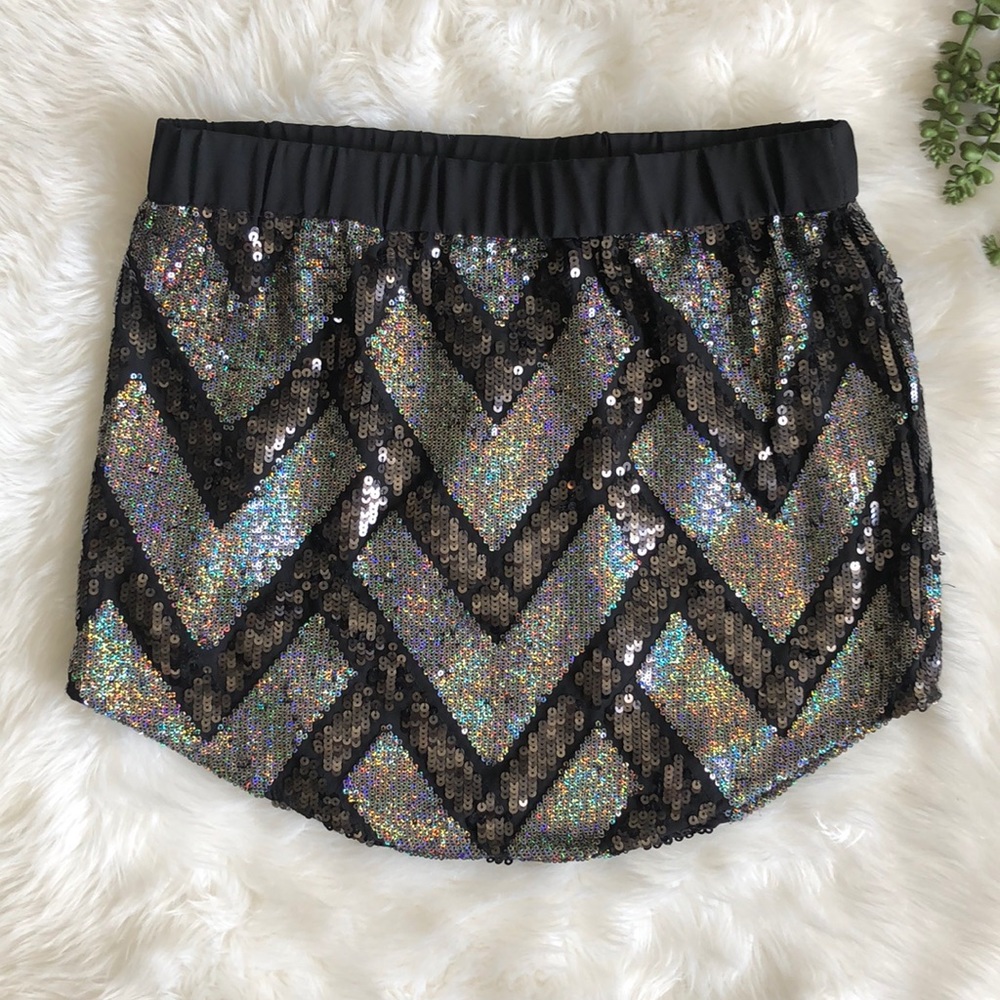 NWT Medium Chaser Brand Sequin Shirttail Skirt!